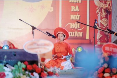 CBGV, NV và các con học sinh trường MN tham gia biểu diễn văn nghệ và các hoạt động trong lễ hội truyền thống làng Lạc Nghiệp xuân Ất Tỵ – 2025
